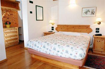 Laurino Hotel Pozza di Fassa